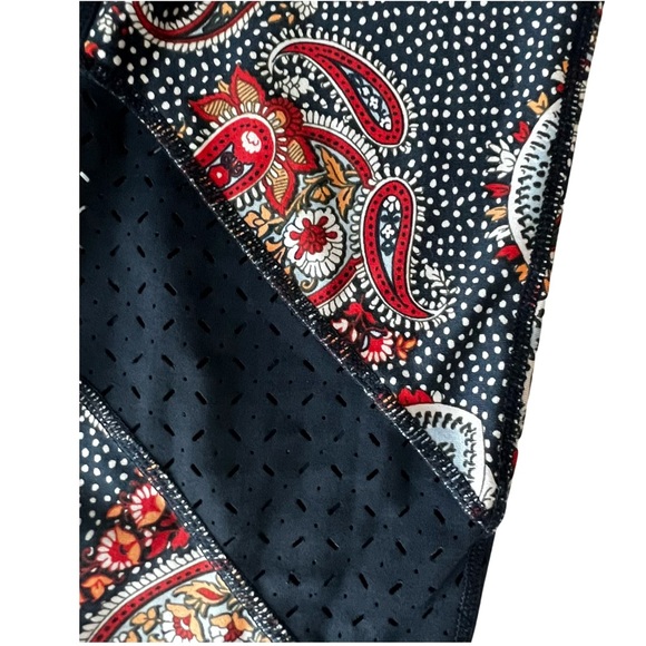 CottonOn Women Sport Pace high waist color blocked cropped leggings - Picture 3 of 5